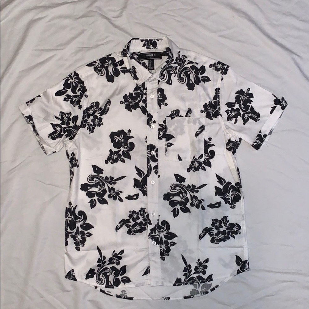 Mens white floral Hawaiian shirt size small